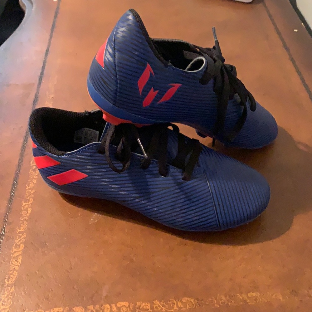 Adidas boys soccer cleats size 2